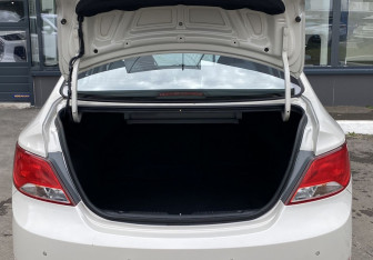 Подержанный автомобиль Hyundai Solaris Sedan 2015 года (10 фото)
