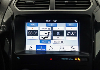 Подержанный автомобиль Ford Explorer 2019 года (10 фото)