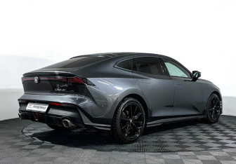 Подержанный автомобиль Changan UNI-V 2023 года (5 фото)