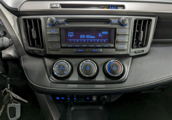 Подержанный автомобиль Toyota RAV4 2017 года (23 фото)