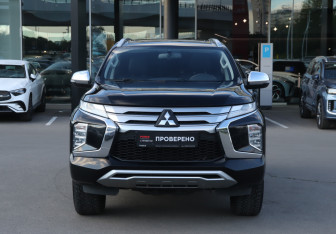 Подержанный автомобиль Mitsubishi Montero Sport 2023 года (2 фото)
