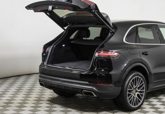 Подержанный автомобиль Porsche Cayenne 2020 года (27 фото)