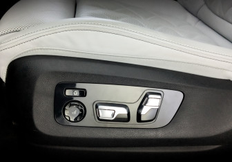 Подержанный автомобиль BMW X5 2025 года (21 фото)