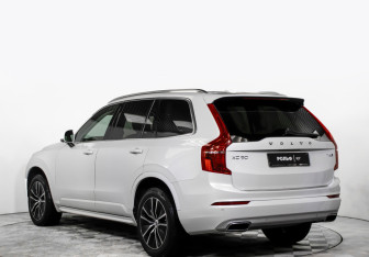 Подержанный автомобиль Volvo XC90 2019 года (7 фото)
