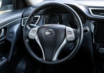 Подержанный автомобиль Nissan X-Trail 2017 года (16 фото)