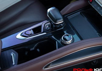 Подержанный автомобиль Geely Monjaro 2023 года (16 фото)