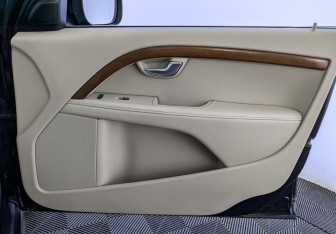 Подержанный автомобиль Volvo XC70 2011 года (24 фото)