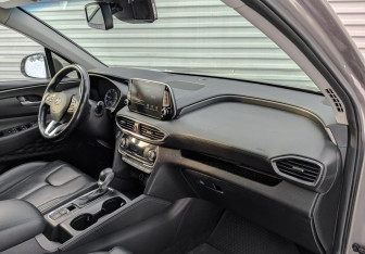 Подержанный автомобиль Hyundai Santa Fe 2018 года (11 фото)