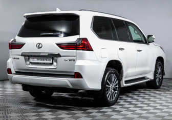 Подержанный автомобиль Lexus LX 2017 года (5 фото)