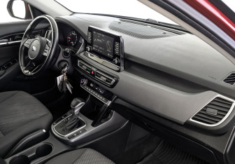 Подержанный автомобиль Kia Seltos 2021 года (13 фото)