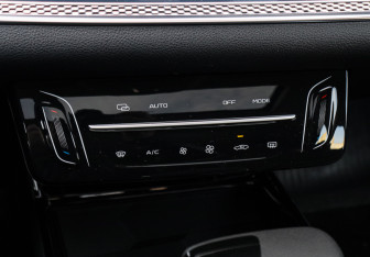 Подержанный автомобиль FAW Bestune B70 2023 года (17 фото)