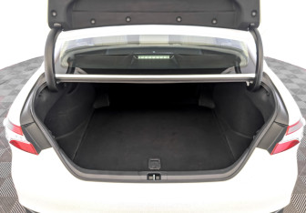 Подержанный автомобиль Toyota Camry Sedan 2021 года (10 фото)