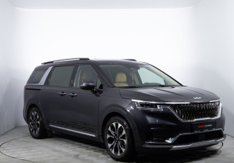Подержанный автомобиль Kia Carnival 2021 года (3 фото)