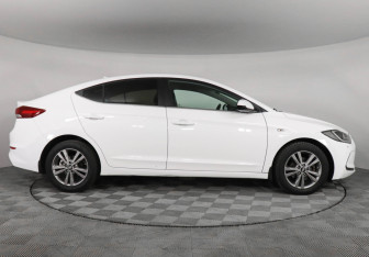 Подержанный автомобиль Hyundai Elantra Sedan 2017 года (4 фото)