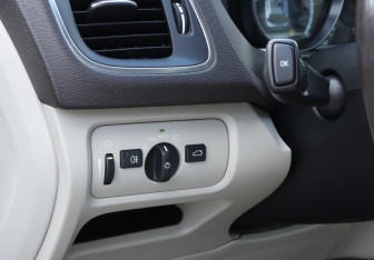 Подержанный автомобиль Volvo V40 Hatchback 2014 года (20 фото)