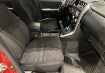 Подержанный автомобиль Suzuki Grand Vitara 2011 года (9 фото)