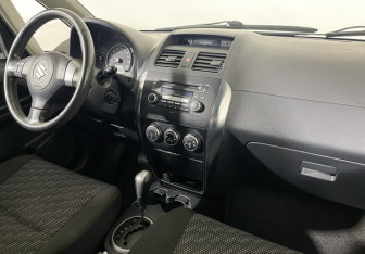 Подержанный автомобиль Suzuki SX4 Hatchback 2009 года (9 фото)