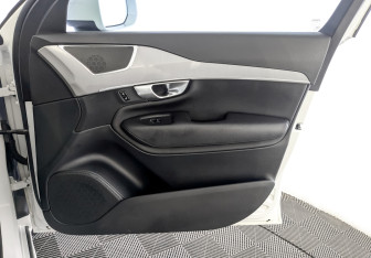 Подержанный автомобиль Volvo XC90 2019 года (26 фото)