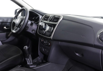 Подержанный автомобиль Renault Logan Sedan 2019 года (8 фото)