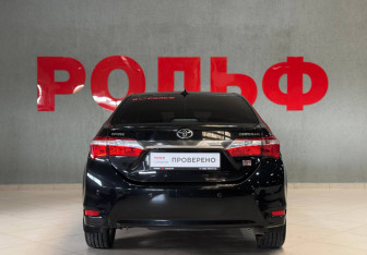 Подержанный автомобиль Toyota Corolla Sedan 2013 года (6 фото)