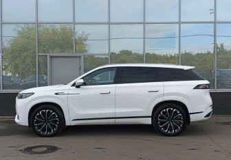 Подержанный автомобиль Jaecoo J8 2024 года (8 фото)
