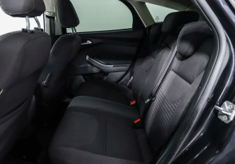 Подержанный автомобиль Ford Focus Hatchback 2015 года (10 фото)