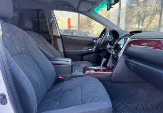 Подержанный автомобиль Toyota Camry Sedan 2012 года (10 фото)
