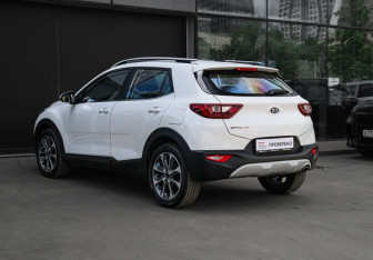 Подержанный автомобиль Kia Stonic 2018 года (6 фото)