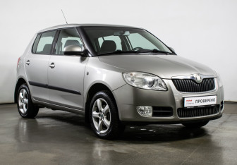 Подержанный автомобиль Skoda Fabia Hatchback 2008 года (3 фото)