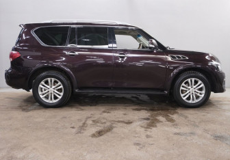 Подержанный автомобиль Infiniti QX80 2016 года (4 фото)
