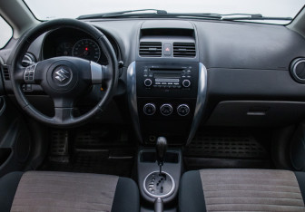 Подержанный автомобиль Suzuki SX4 Hatchback 2008 года (13 фото)