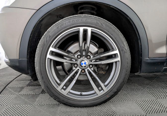 Подержанный автомобиль BMW X3 2013 года (18 фото)