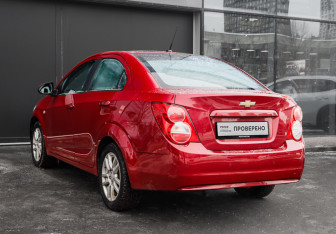 Подержанный автомобиль Chevrolet Aveo Sedan 2014 года (6 фото)