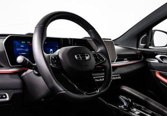 Подержанный автомобиль Geely Coolray 2023 года (13 фото)