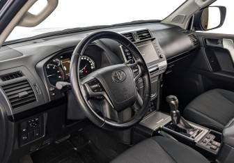 Подержанный автомобиль Toyota Land Cruiser Prado 2021 года (15 фото)