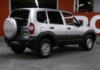 Подержанный автомобиль Chevrolet Niva 2013 года (6 фото)