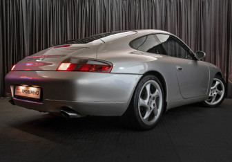 Подержанный автомобиль Porsche 911 Coupe 1999 года (23 фото)