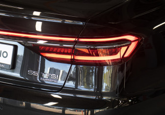 Подержанный автомобиль Audi A8 2019 года (26 фото)