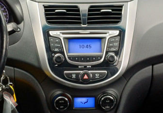 Подержанный автомобиль Hyundai Solaris Hatchback 2013 года (14 фото)