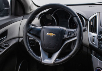 Подержанный автомобиль Chevrolet Cruze Wagon 2013 года (15 фото)