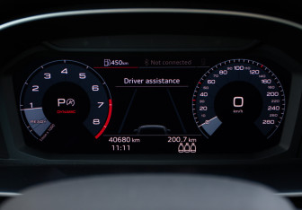 Подержанный автомобиль Audi Q3 2021 года (9 фото)