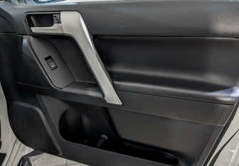 Подержанный автомобиль Toyota Land Cruiser Prado 2019 года (24 фото)