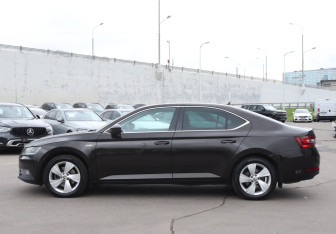 Подержанный автомобиль Skoda Superb Liftback 2015 года (8 фото)