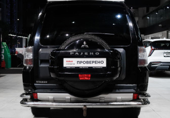 Подержанный автомобиль Mitsubishi Pajero 2012 года (5 фото)