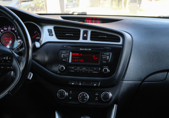 Подержанный автомобиль Kia Ceed Hatchback 2015 года (10 фото)