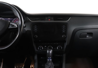 Подержанный автомобиль Skoda Octavia Liftback 2020 года (14 фото)