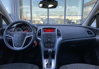 Подержанный автомобиль Opel Astra Hatchback 2014 года (10 фото)