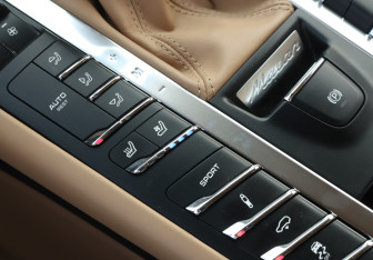 Подержанный автомобиль Porsche Macan 2014 года (20 фото)