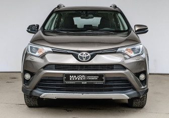 Подержанный автомобиль Toyota RAV4 2016 года (2 фото)