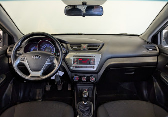 Подержанный автомобиль Kia Rio Sedan 2016 года (13 фото)